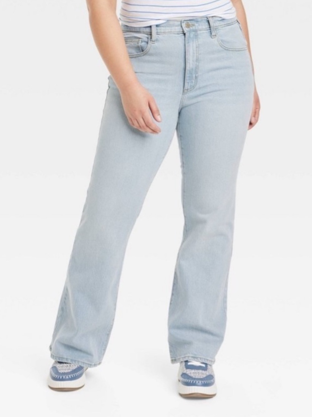 Universal Thread Light Wash High Rise Flare Jeans - Picture 4 of 7